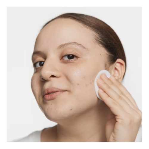 Anti-Blemish Solutions - Paso 2